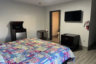 Photo 2 - La Familia Stay Inn