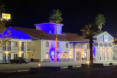 Photo 2 - Boardwalk Suites Lafayette
