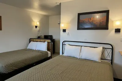 Photo 4 - Eastern Sierra Motor lodge