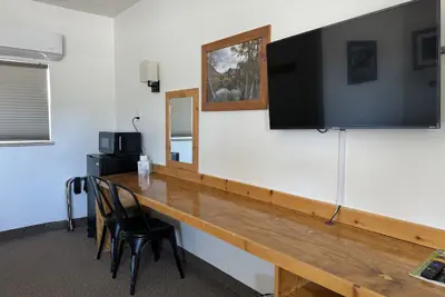 Photo 3 - Eastern Sierra Motor lodge