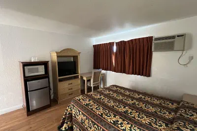 Photo 5 - Sherwood Motel
