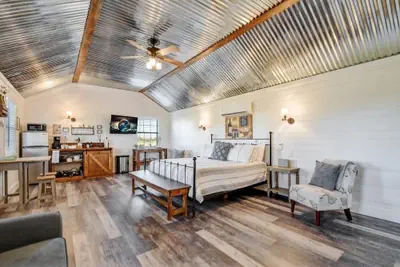 Photo 2 - Wine Country Cottage With Scenic Hill Country Views