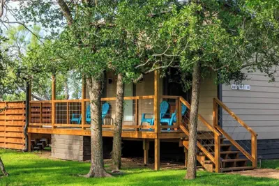 Photo 2 - Bluebonnet Waterfront Cottage With Hot Tub