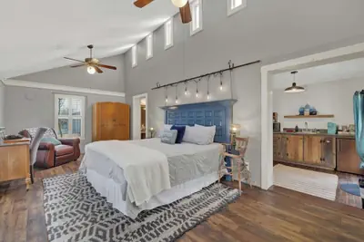 Photo 3 - Texas Two Step Guesthouse