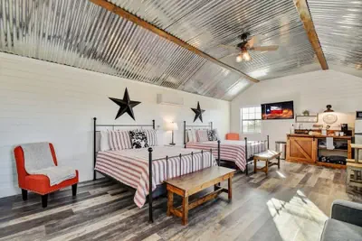Photo 3 - Stargazing Retreat at Lone Star Cottage
