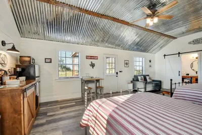 Photo 4 - Stargazing Retreat at Lone Star Cottage