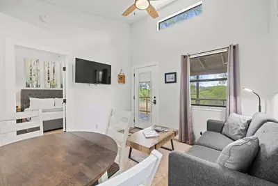 Photo 2 - Paintbrush Waterfront Cottage