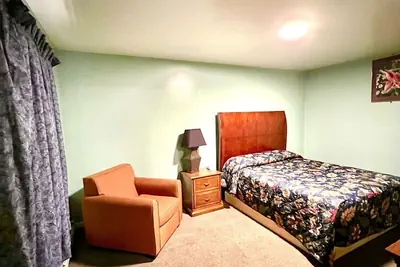 Photo 5 - Your Motel