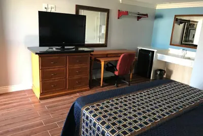 Photo 2 - Driftwood Motel
