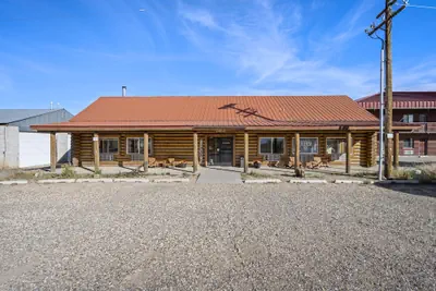 Photo 2 - Ponderosa Inn