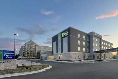 Photo 2 - Holiday Inn Express & Suites Chicago Schaumburg by IHG