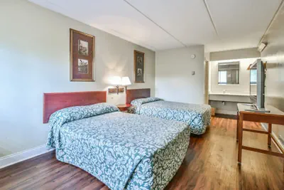Photo 5 - Economy Hotel Macon