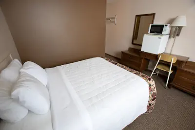 Photo 2 - Economy Hotel Covington