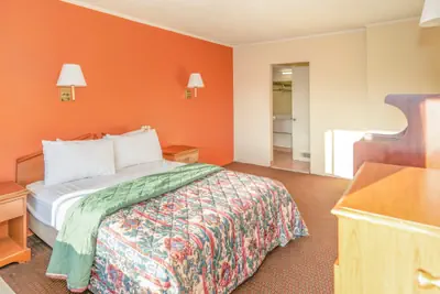 Photo 3 - Economy Hotel Covington