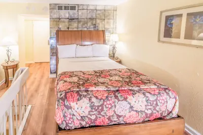 Photo 5 - Economy Hotel Memphis