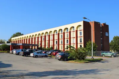 Photo 2 - Economy Hotel Memphis