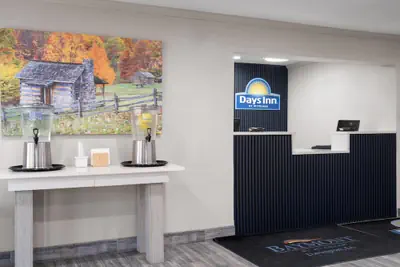 Photo 3 - Days Inn By Wyndham Davenport