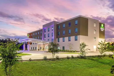 Photo 2 - Holiday Inn Express & Suites Macclenny by IHG