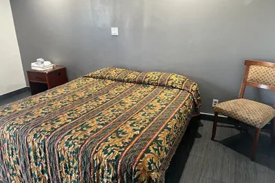 Photo 3 - Pomona Inn