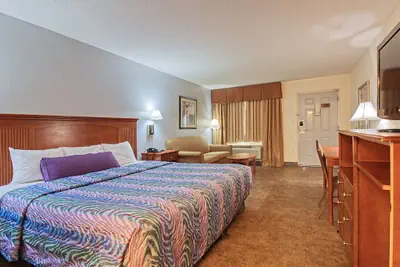 Photo 5 - REGENCY INN & SUITES