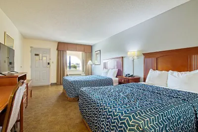 Photo 4 - REGENCY INN & SUITES