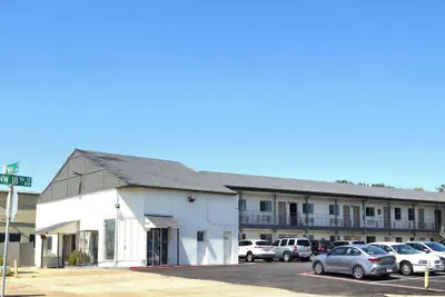 Photo 2 - Exclusivo Inn by OYO Grand Prairie, TX