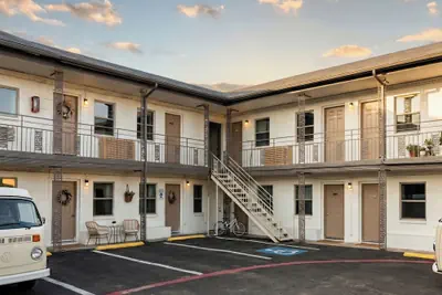 Photo 2 - Exclusivo Inn by OYO Grand Prairie, TX