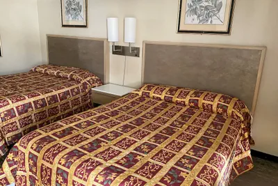 Photo 3 - PACIFIC EXPRESS INN
