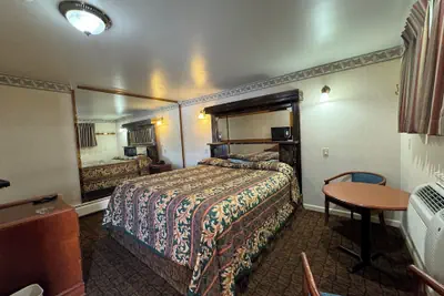 Photo 3 - Royal Motel