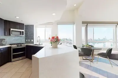 Photo 5 - Luxury Space In the Marina