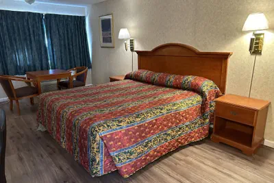 Photo 5 - Garden Grove Inn