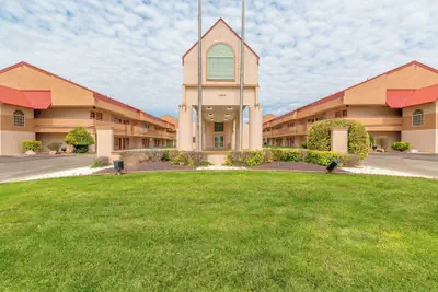 Photo 2 - HomeTowne Studios by Red Roof Amarillo West