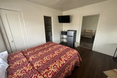 Photo 4 - The Oaks Motel