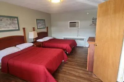 Photo 4 - Werry'S Cottages Motel & Pub By OYO East Stroudsburg Poconos