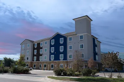 Photo 2 - Texas Bungalows Hotel & Hotel Que at  i35 Austin Pflugerville