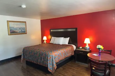Photo 3 - Crossroads Inn - Downtown Sacramento