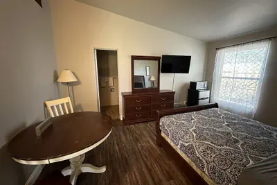 Photo 4 - Budget Inn