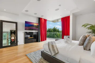 Photo 4 - The Gallery by Avantstay Luxe Hollywood Artists Home + Pool, Private Elevator