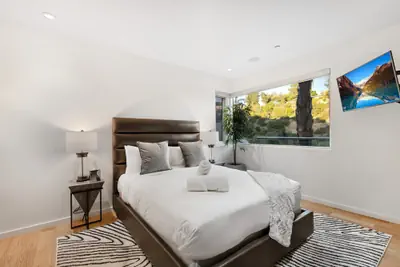 Photo 3 - The Gallery by Avantstay Luxe Hollywood Artists Home + Pool, Private Elevator