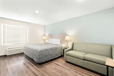 Photo 4 - Woodspring Suites Savannah West Chatham Parkway
