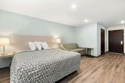 Photo 5 - Woodspring Suites Savannah West Chatham Parkway