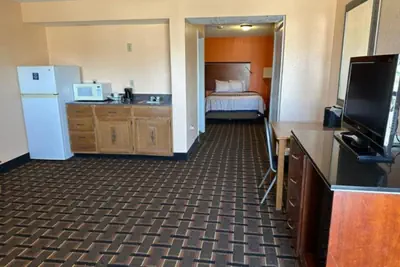 Photo 5 - Stay Inn by OYO Near I 80 Lincoln West
