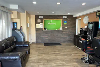 Photo 3 - Stay Inn by OYO Near I 80 Lincoln West