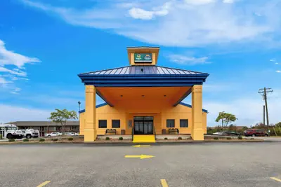 Photo 2 - Suburban Studios Mason Near Kings Island