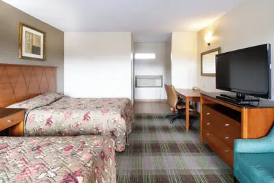 Photo 2 - WHITEHOUSE MOTEL