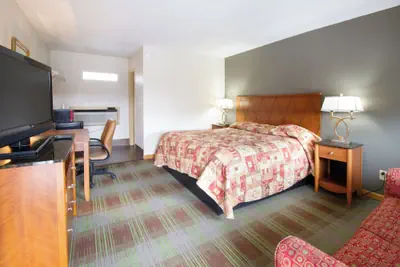 Photo 5 - WHITEHOUSE MOTEL