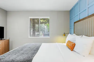 Photo 5 - Chic Condo Retreat in Central Buckhead Atlanta