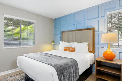 Photo 3 - Chic Condo Retreat in Central Buckhead Atlanta