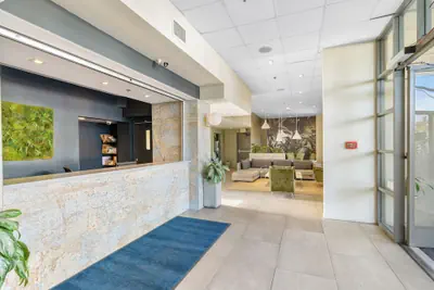 Photo 3 - Uptown Inn by Vantaggio - Limited Service Apart-Hotel