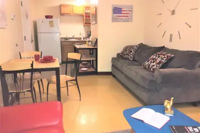 Photo 3 - 2 Bedroom Downtown Apt Friends Families Ideal